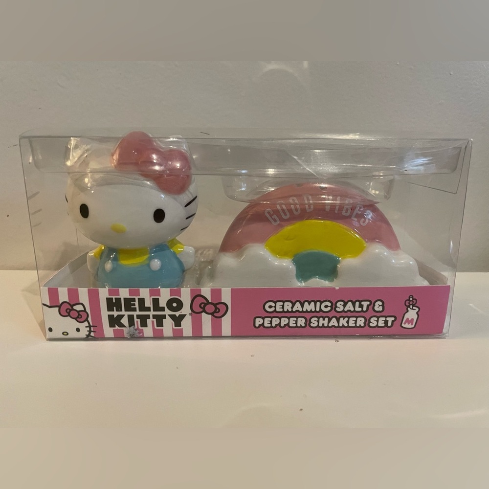 Hello Kitty Rainbow Ceramic Salt & Pepper Shaker Set Pink Bow Sanrio home decor